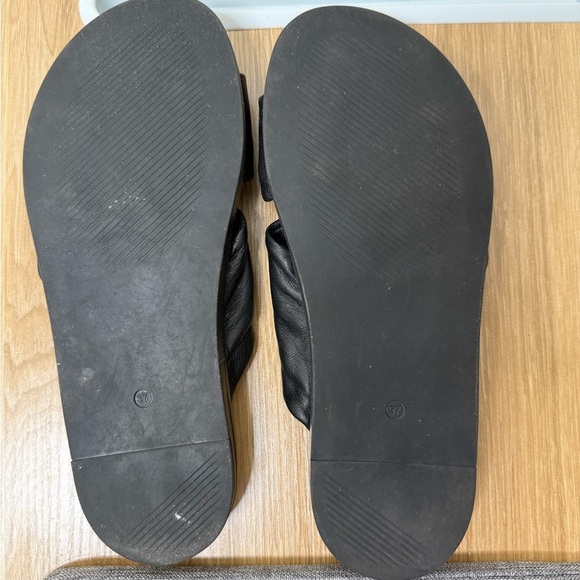 NWOT Sophia Milano Black Leather Sandals - Picture 2 of 2